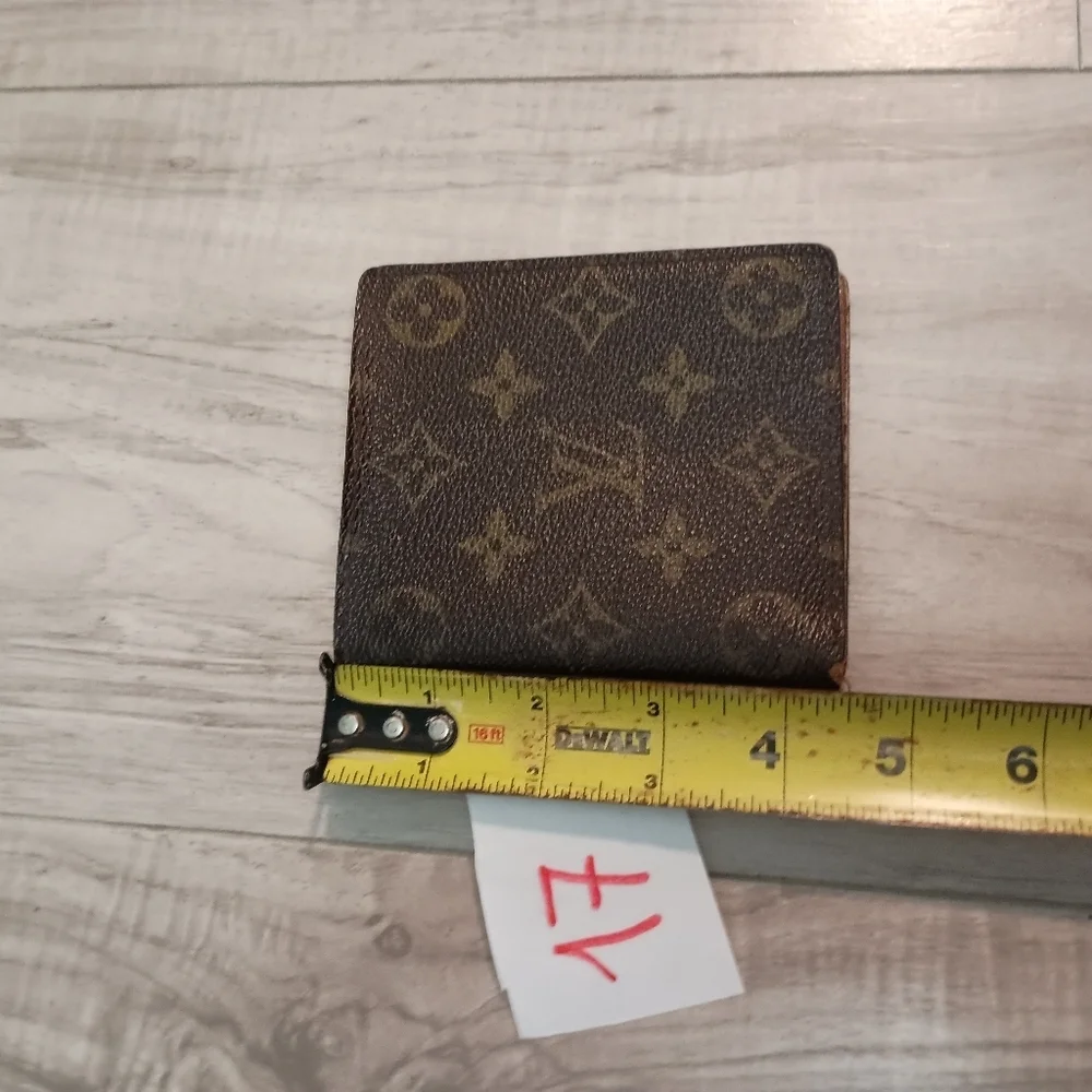 Louis Vuitton Monogram Bi Fold Wallet  Authentic Unisex - Picture 8 of 8
